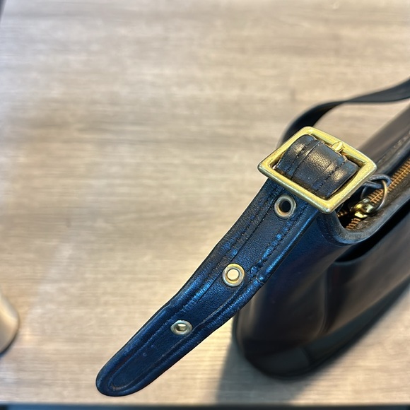 Coach Vintage ‘99 Slim Duffle Sac Black Shoulder Bag with Gold Hardware - Picture 7 of 9